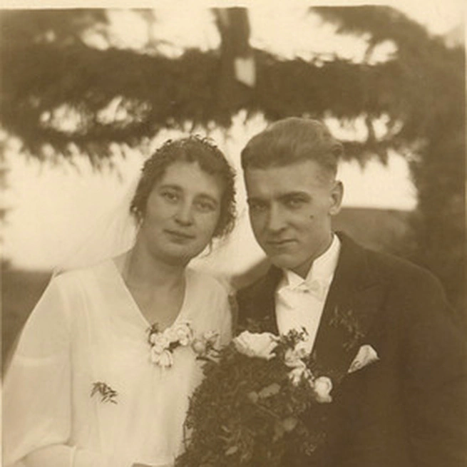 1932: Wedding